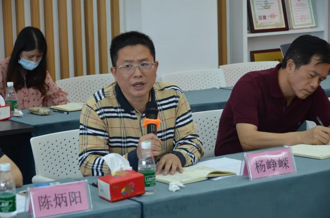 長沙市高新區(qū)黨群工作局副局長楊崢嶸對此次會議作出總結和指導