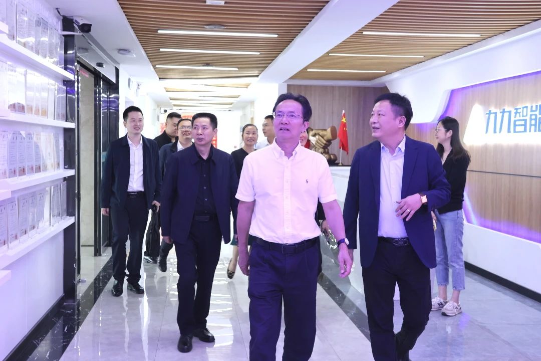 省科協(xié)黨組書記、常務副主席王瑰曙一行蒞臨九九開展調(diào)研工作